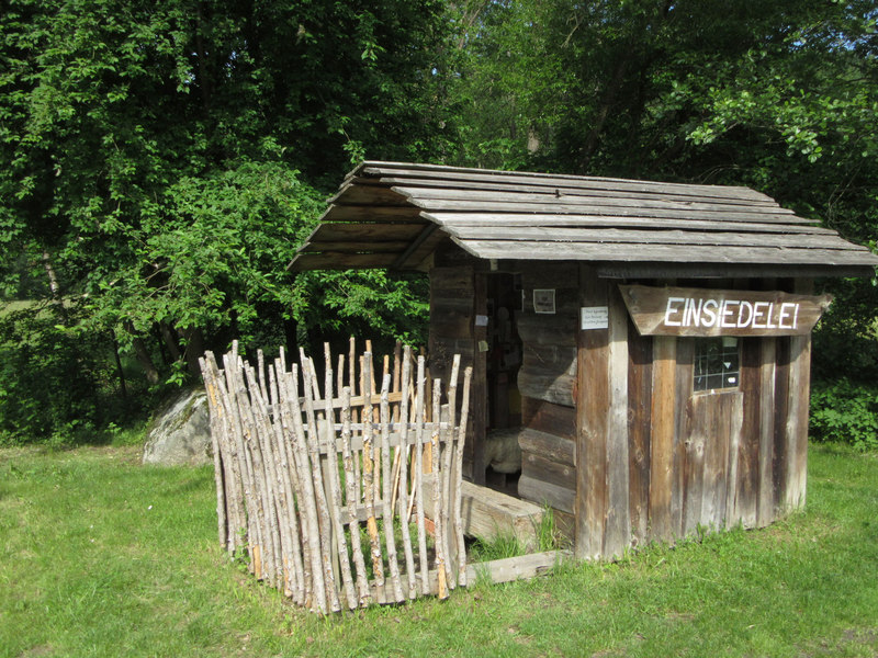 Die Einsiedelei am Verbindungsweg.