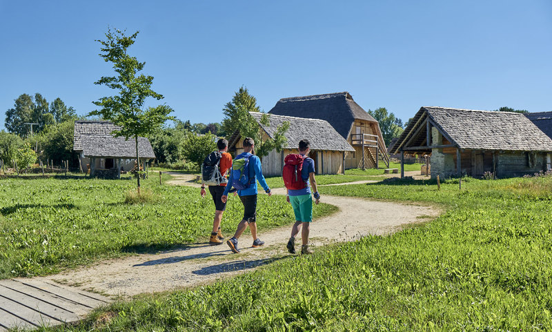 Der Geschichtspark Bärnau-Tachov am Goldsteig im Oberpfälzer Wald ist ein riesiges Freilichtmuseum mit spannenden Rekonstruktionen und mitreißenden Festen. 