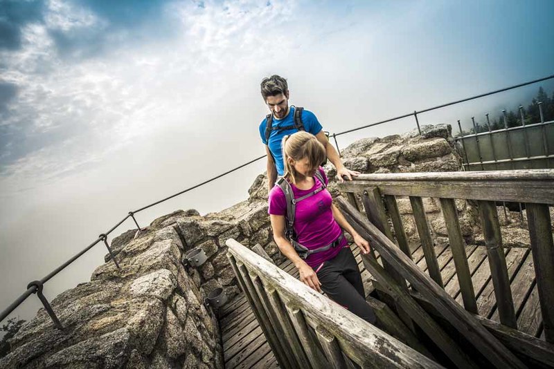 Vom Bergfried der Burgruine Weißenstein bietet sich ein herrlicher Ausblick über den Naturpark Steinwald
