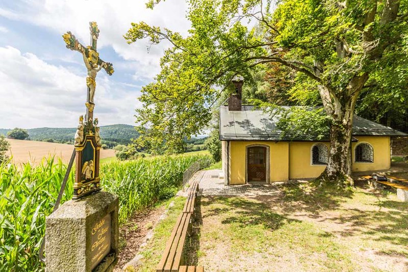 Im idyllischen Murnthal befindet sich die Wallfahrtskapelle Schönbuchen