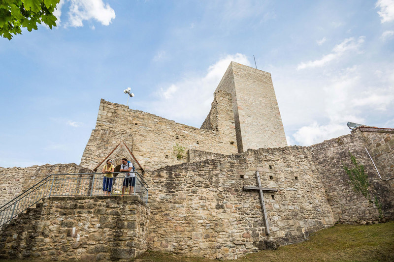 Die Burgruine Haus Murach mit Aussichtsturm