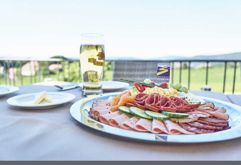 Genießen Sie eine leckere Brotzeit mit regionalen Spezialitäten in den Gasthäusern & Hütten am Goldsteig
